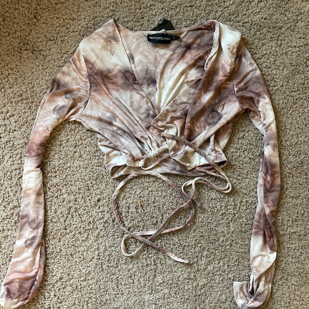 BRAND NEW WITH TAGS PRETTYLITTLE THING TOP